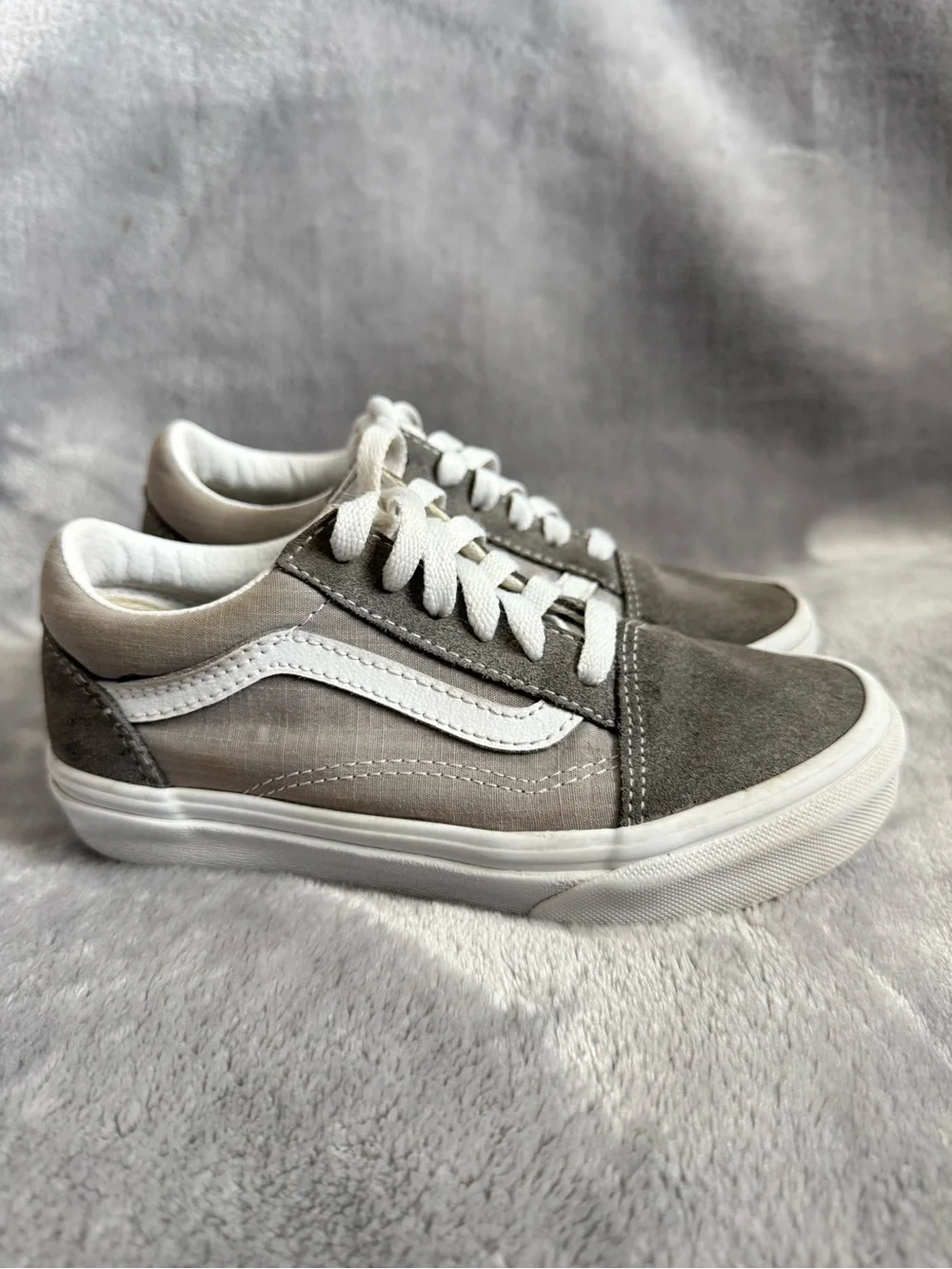 Vans Kids Gray Suede Low-Top Sneakers with White Stripe